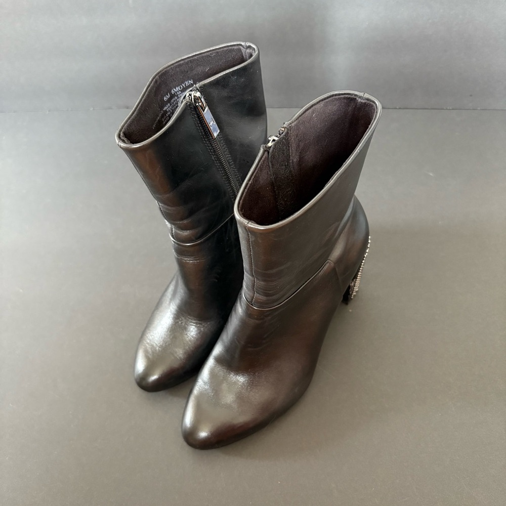 Halston Moyen Elegant Black Leather Ankle Boots Studded Heel Formal Career 6 - Picture 2 of 9